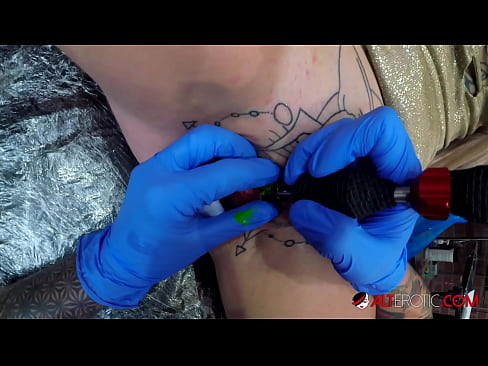 ❤️ Sully Savage-k izugarri tatuatu zuen klitorian tatuaje bat egin zuen ❌ Porno %eu.seecamsus.topan ❌